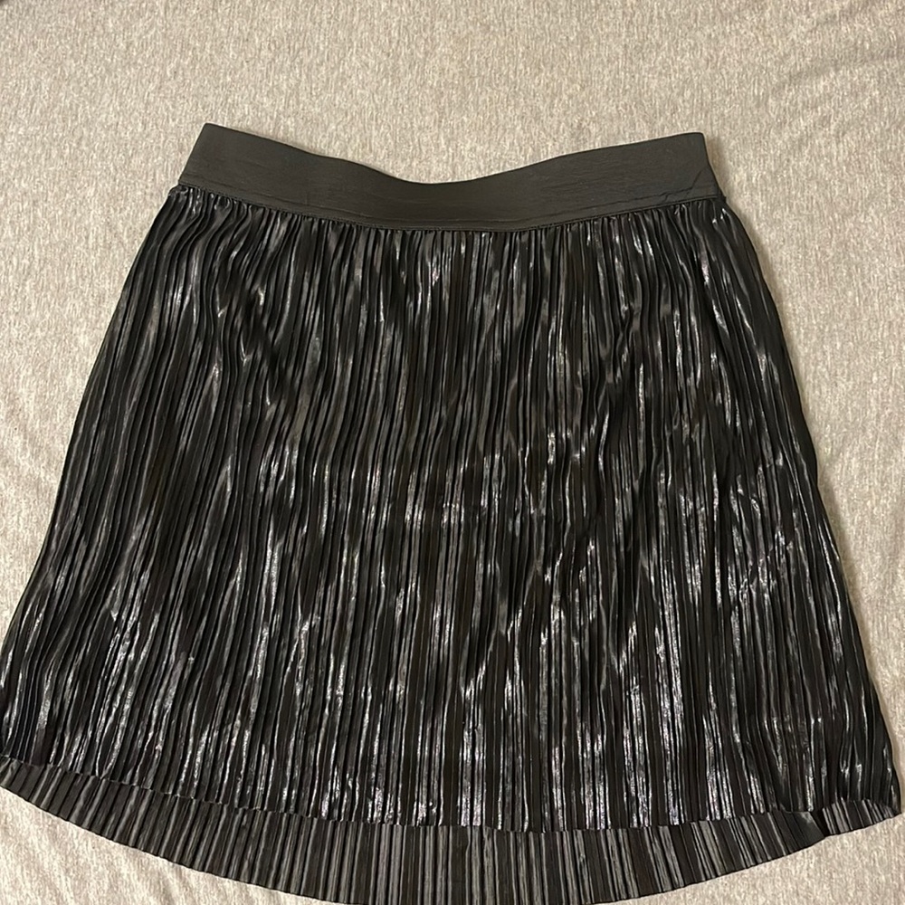 Black (metallic) skirt, super comfy, elastic waist, FOREVER21, SIZES L